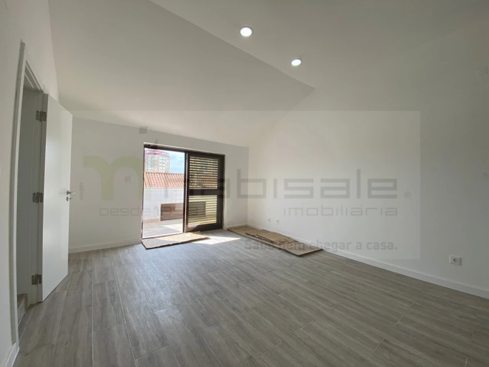 Apartamento T4 para Venda em Costa da Caparica Foto 44