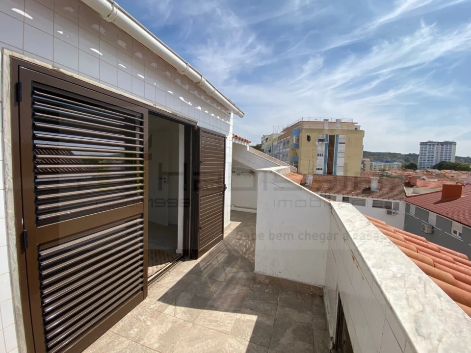 Apartamento T4 para Venda em Costa da Caparica Foto 45