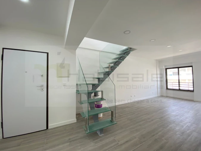 Apartamento T4 para Venda em Costa da Caparica Foto 9