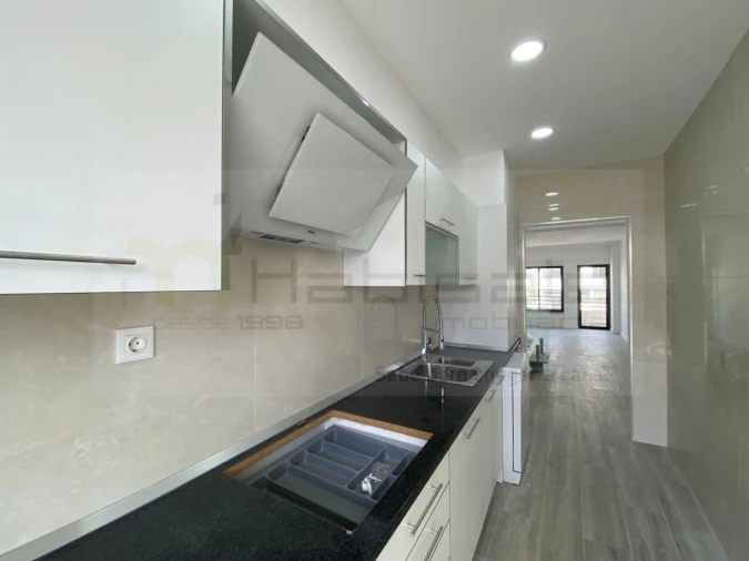 Apartamento T4 para Venda em Costa da Caparica Foto 17