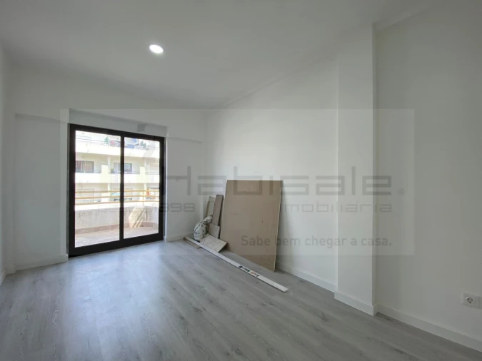 Apartamento T4 para Venda em Costa da Caparica Foto 23