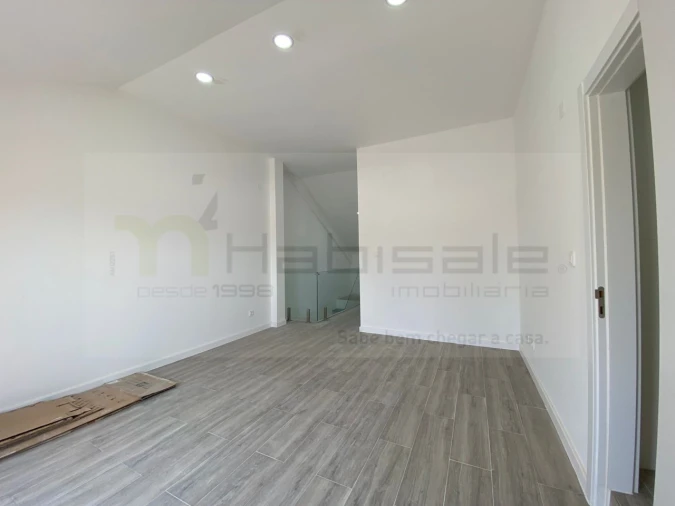 Apartamento T4 para Venda em Costa da Caparica Foto 42