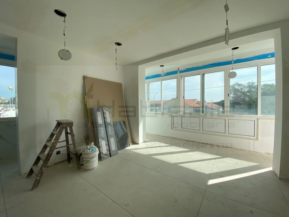 Apartamento T4 para Venda em Laranjeiro e Feijó Foto 7