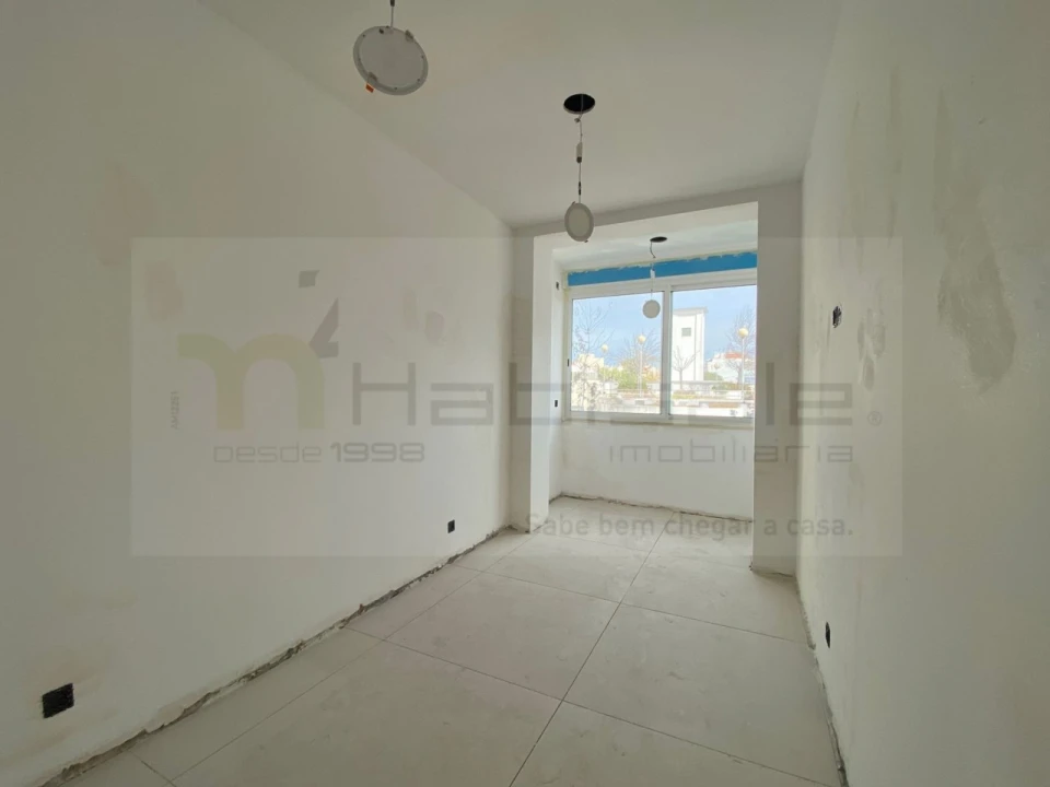 Apartamento T4 para Venda em Laranjeiro e Feijó Foto 24