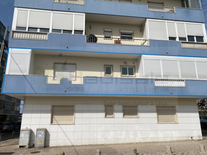 Apartamento T4 para Venda em Laranjeiro e Feijó Foto 1