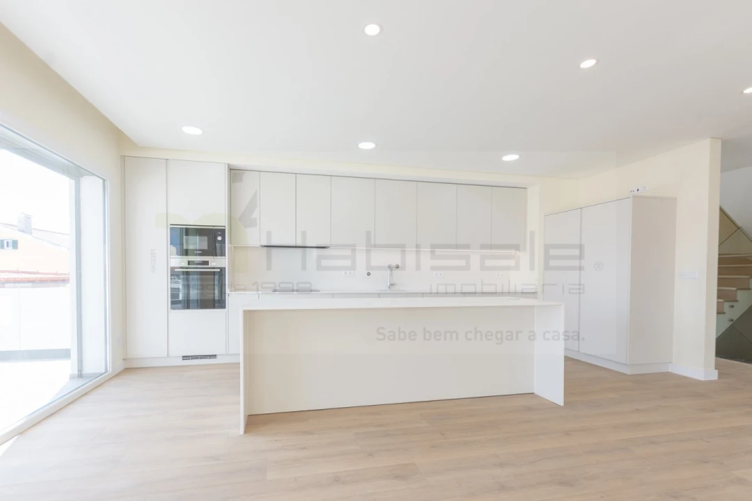 Moradia T4 para Venda em Pontinha e Famões Foto 6