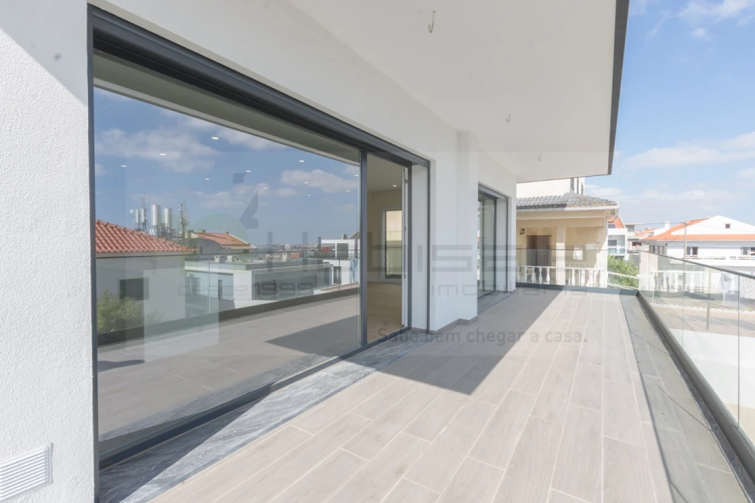 Moradia T4 para Venda em Pontinha e Famões Foto 4