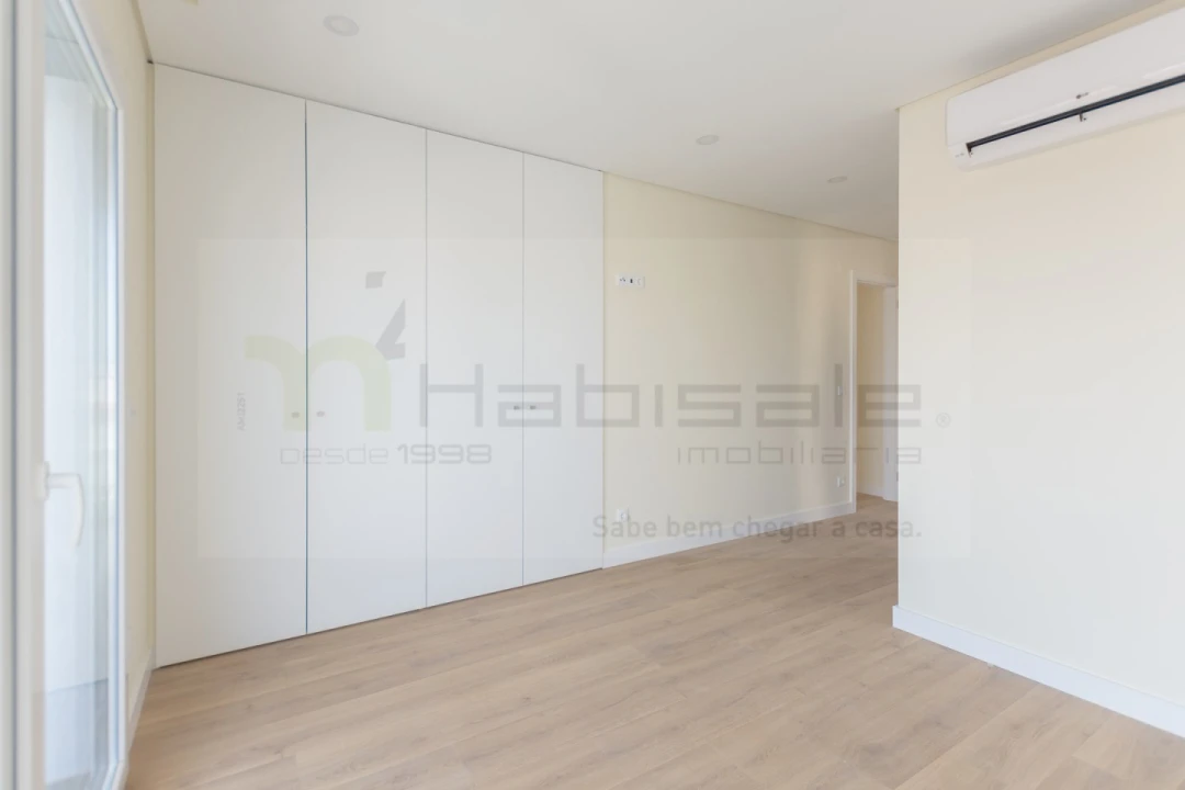 Moradia T4 para Venda em Pontinha e Famões Foto 29