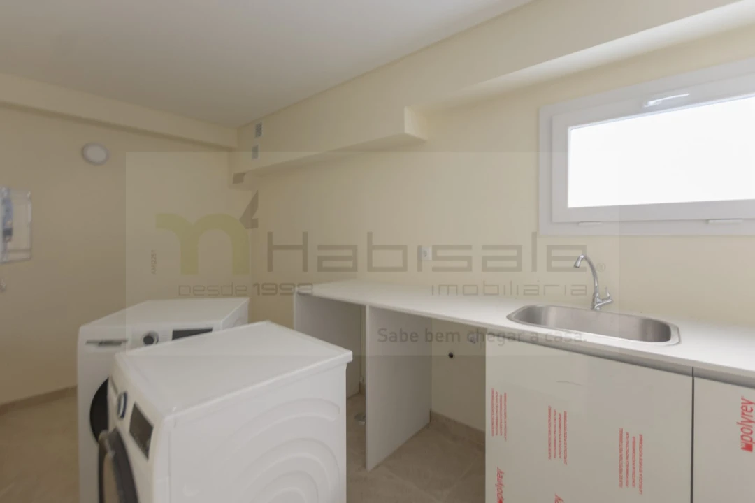 Moradia T4 para Venda em Pontinha e Famões Foto 35