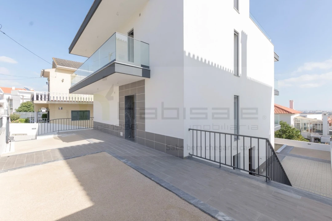 Moradia T4 para Venda em Pontinha e Famões Foto 37