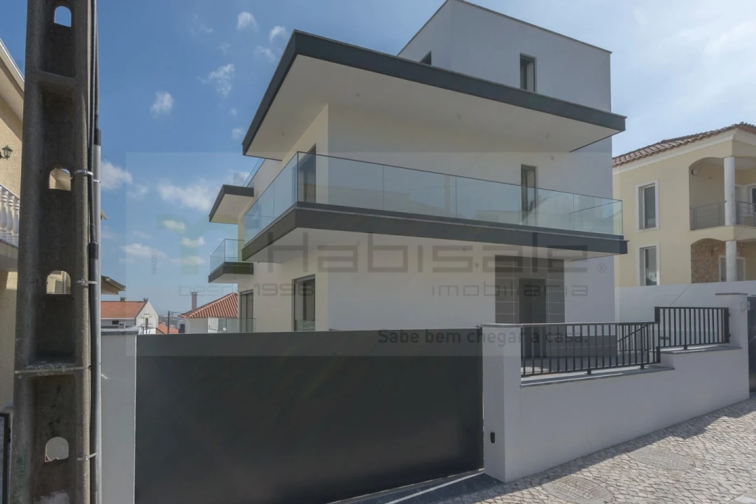 Moradia T4 para Venda em Pontinha e Famões Foto 43