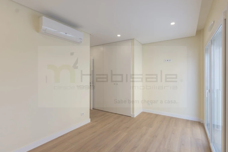 Moradia T4 para Venda em Pontinha e Famões Foto 7