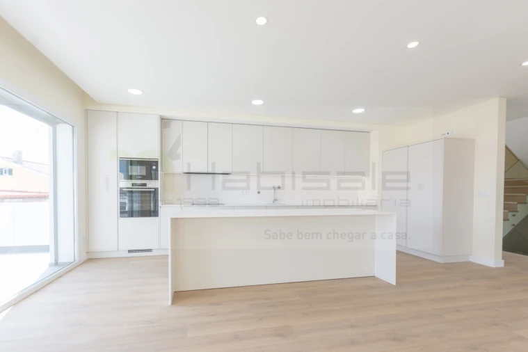 Moradia T4 para Venda em Pontinha e Famões Foto 6