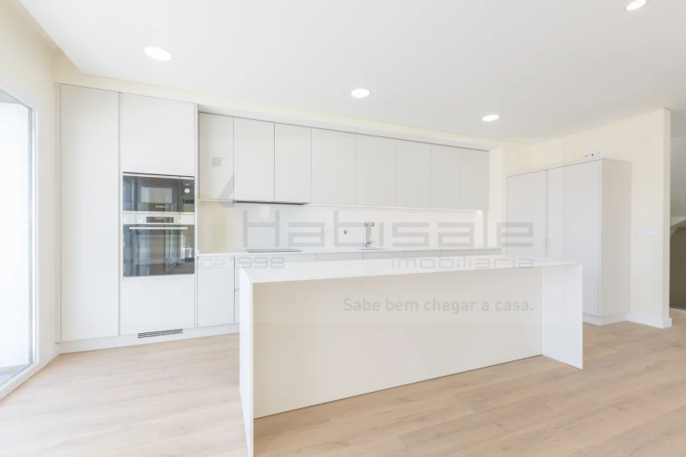 Moradia T4 para Venda em Pontinha e Famões Foto 8