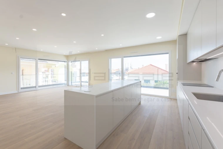 Moradia T4 para Venda em Pontinha e Famões Foto 10