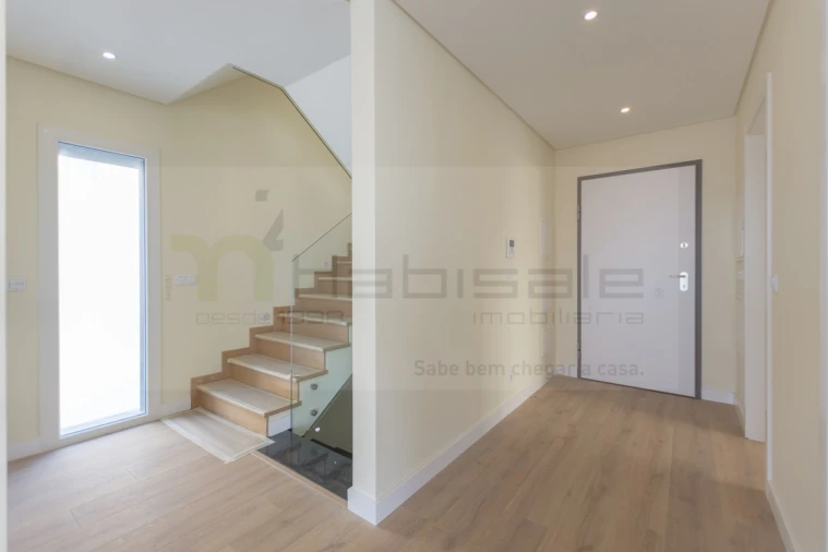 Moradia T4 para Venda em Pontinha e Famões Foto 18