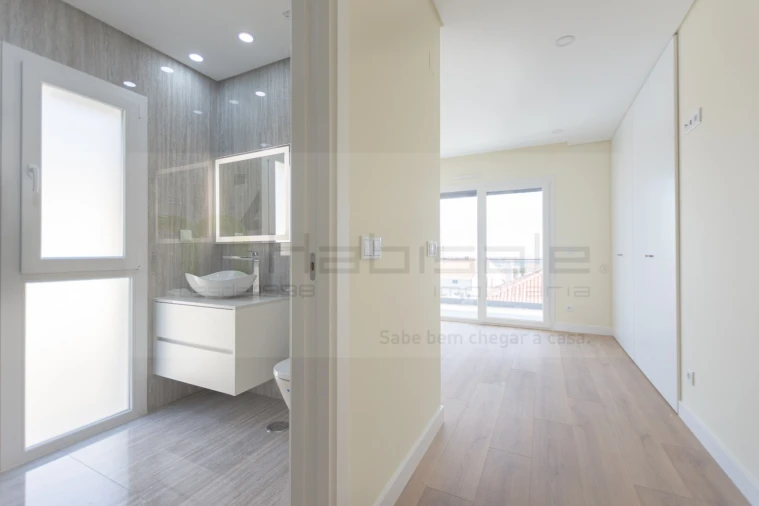 Moradia T4 para Venda em Pontinha e Famões Foto 25