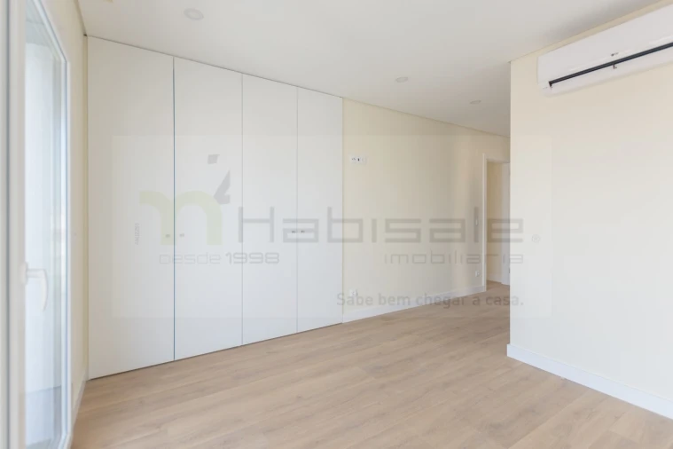 Moradia T4 para Venda em Pontinha e Famões Foto 29