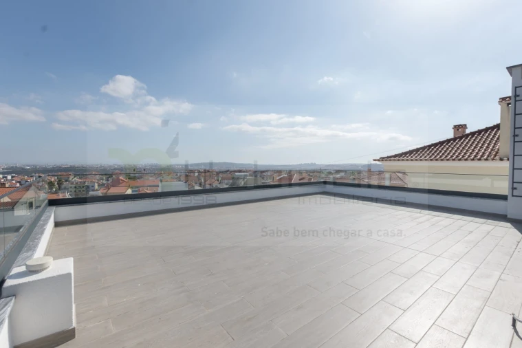 Moradia T4 para Venda em Pontinha e Famões Foto 32