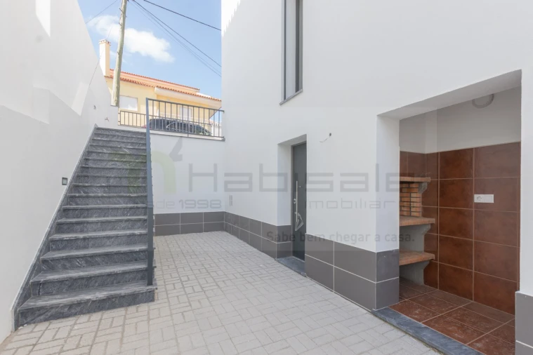 Moradia T4 para Venda em Pontinha e Famões Foto 39