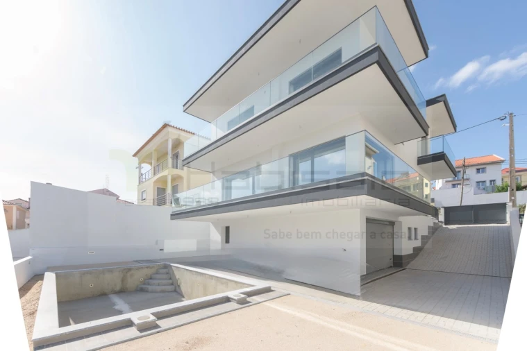 Moradia T4 para Venda em Pontinha e Famões Foto 5