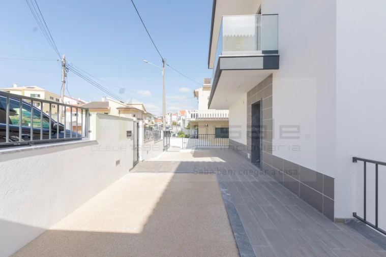 Moradia T4 para Venda em Pontinha e Famões Foto 38