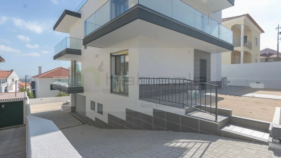 Moradia T4 para Venda em Pontinha e Famões Foto 40