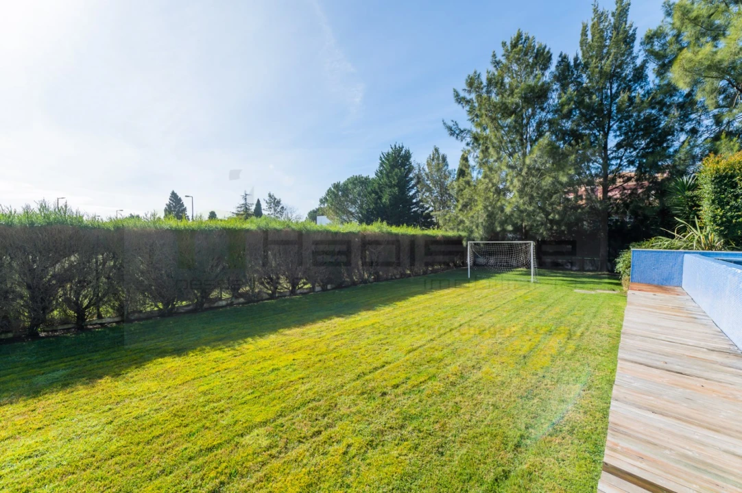 Moradia T6 para Venda em Queluz e Belas Foto 36