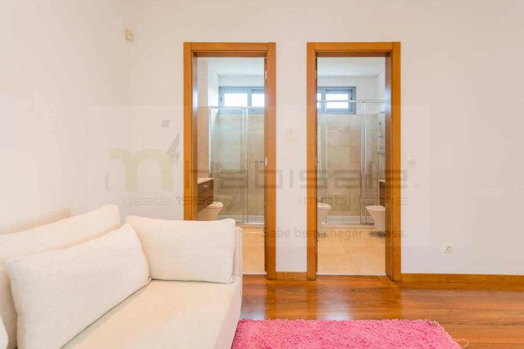 Moradia T6 para Venda em Queluz e Belas Foto 77