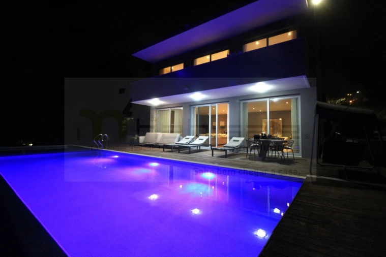 Moradia T6 para Venda em Queluz e Belas