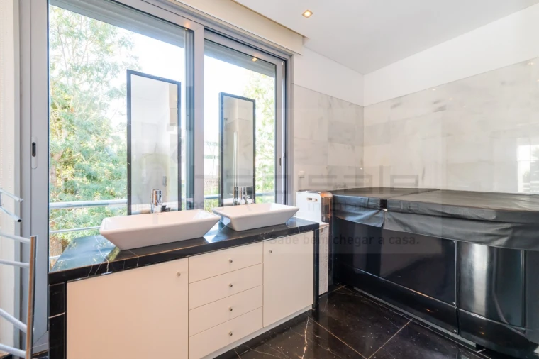 Moradia T6 para Venda em Queluz e Belas Foto 46