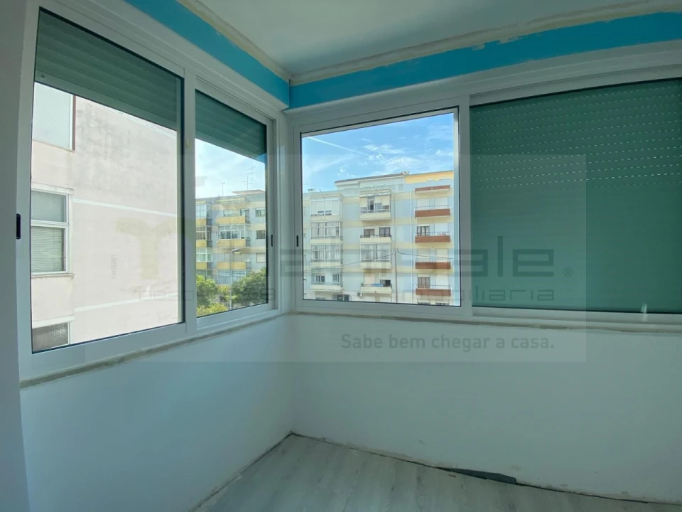 Apartamento T2 para Venda em Laranjeiro e Feijó Foto 9