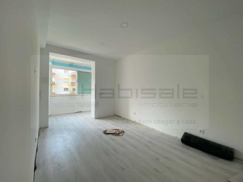 Apartamento T2 para Venda em Laranjeiro e Feijó Foto 11