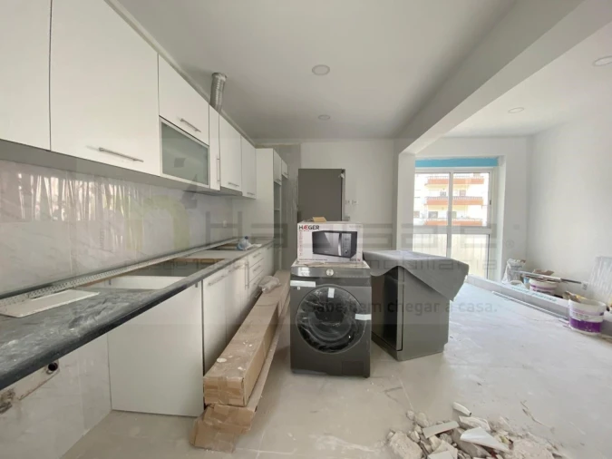 Apartamento T2 para Venda em Laranjeiro e Feijó Foto 4