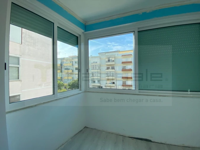Apartamento T2 para Venda em Laranjeiro e Feijó Foto 9