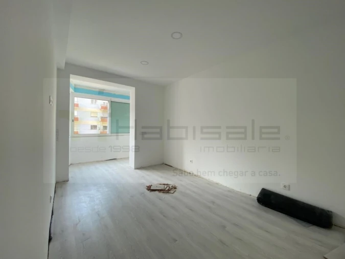 Apartamento T2 para Venda em Laranjeiro e Feijó Foto 11