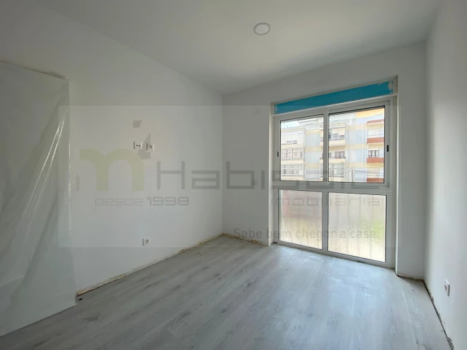 Apartamento T2 para Venda em Laranjeiro e Feijó Foto 15