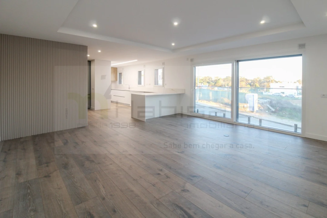 Apartamento T5 para Venda em Laranjeiro e Feijó Foto 2