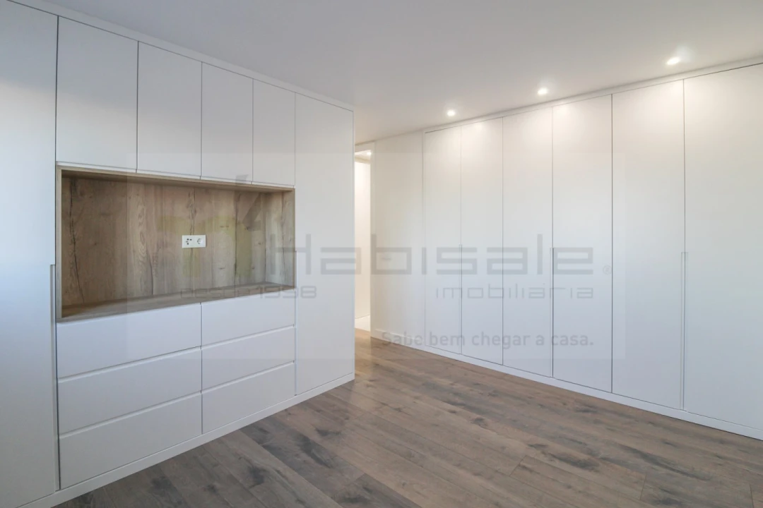 Apartamento T5 para Venda em Laranjeiro e Feijó Foto 3