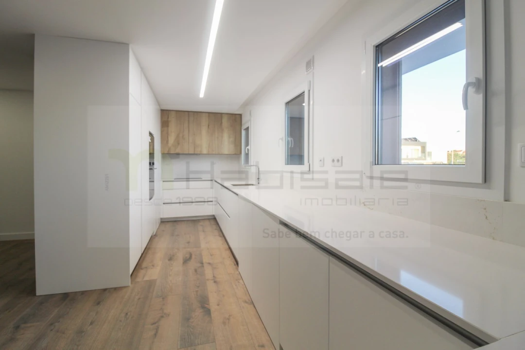 Apartamento T5 para Venda em Laranjeiro e Feijó Foto 4