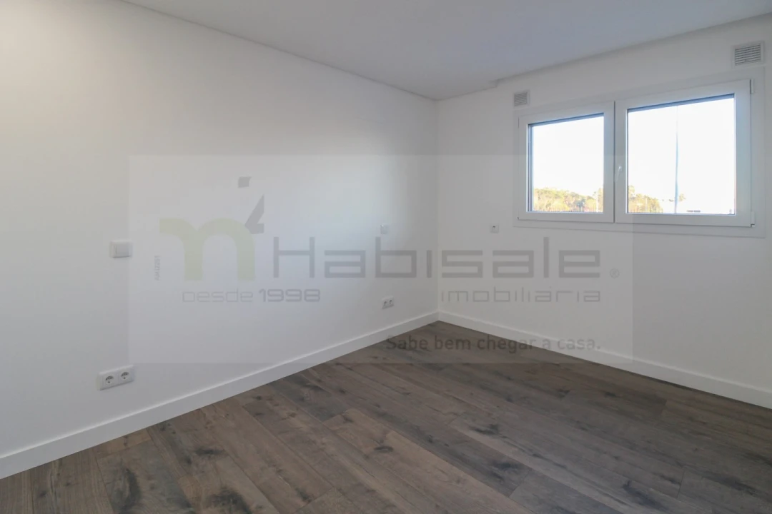 Apartamento T5 para Venda em Laranjeiro e Feijó Foto 11