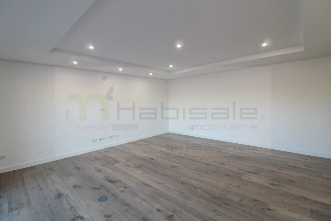 Apartamento T5 para Venda em Laranjeiro e Feijó Foto 13