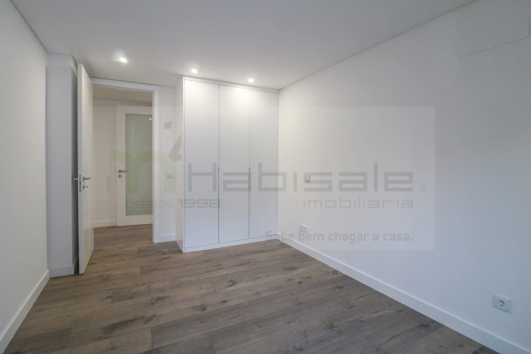 Apartamento T5 para Venda em Laranjeiro e Feijó Foto 17