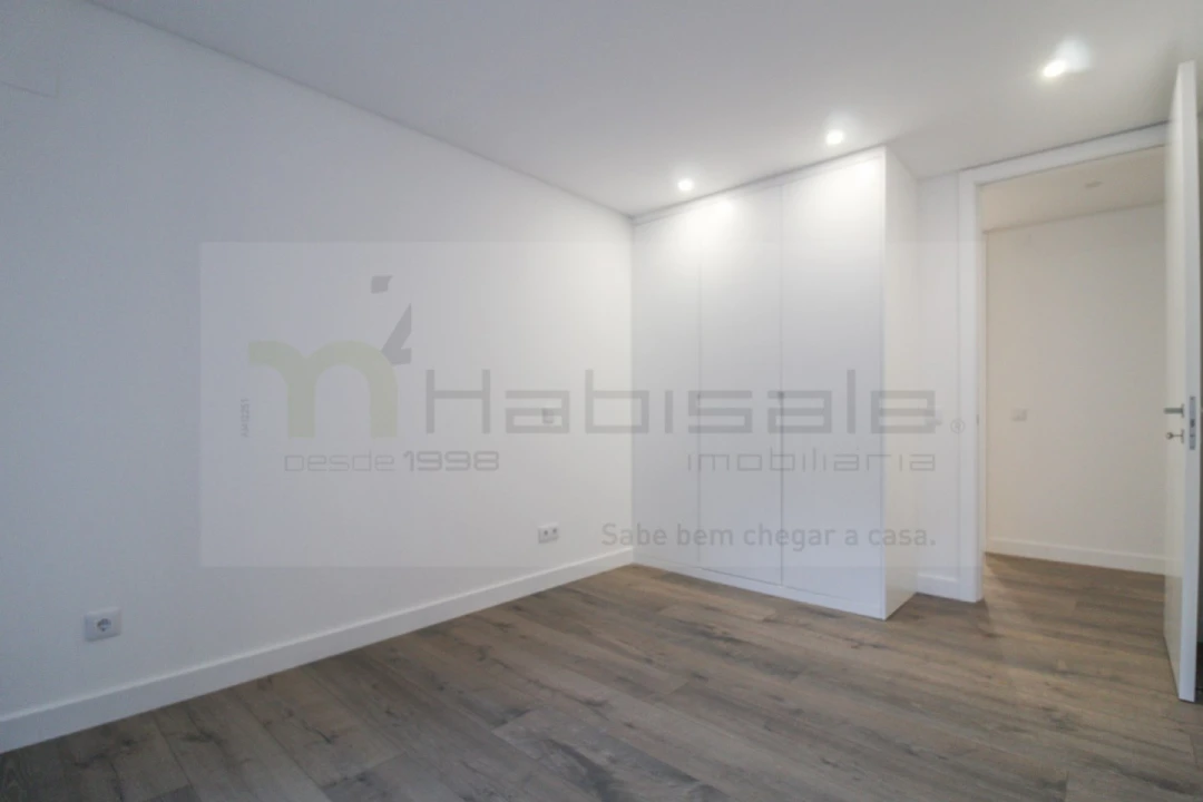 Apartamento T5 para Venda em Laranjeiro e Feijó Foto 21