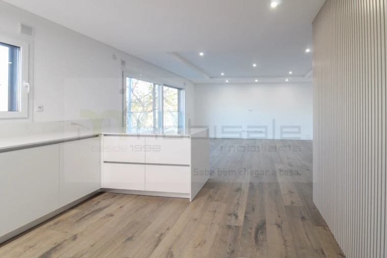 Apartamento T5 para Venda em Laranjeiro e Feijó Foto 12