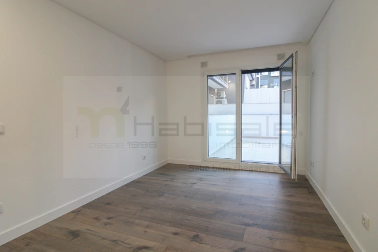 Apartamento T5 para Venda em Laranjeiro e Feijó Foto 16