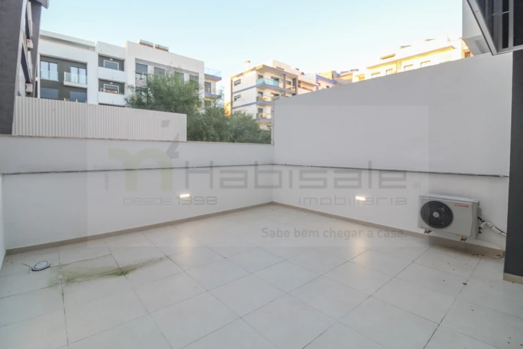 Apartamento T5 para Venda em Laranjeiro e Feijó Foto 18