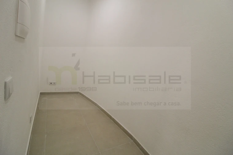 Apartamento T5 para Venda em Laranjeiro e Feijó Foto 24