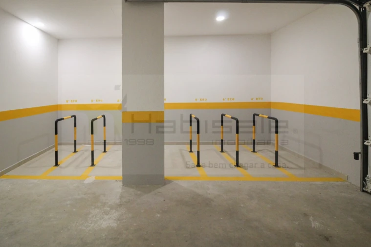 Apartamento T5 para Venda em Laranjeiro e Feijó Foto 25