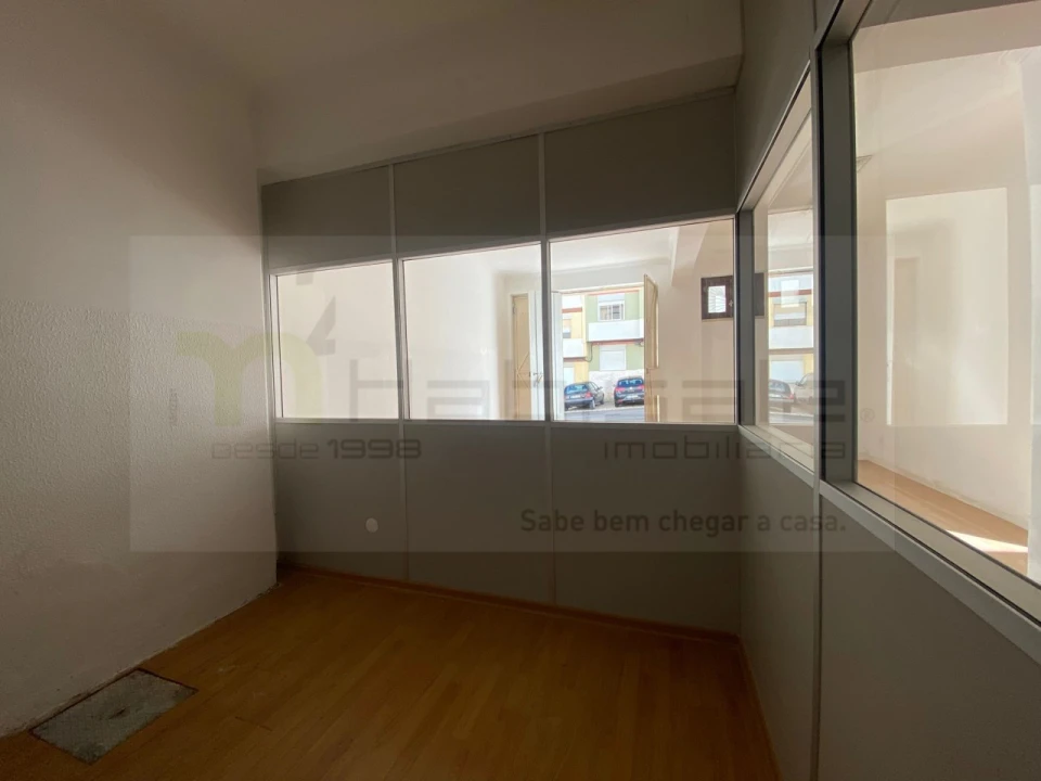 Armazém para Arrendamento em Massamá e Monte Abraão Foto 8